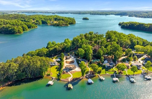 Six Mile House | DockTales - Panoramic Views & Private Dock