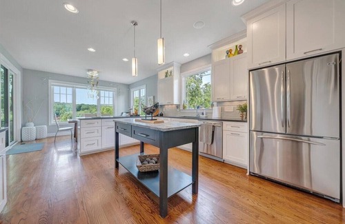 Goodview House | Dog & family friendly, SML VA, quiet cove, kayaks, swimming pool