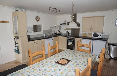 Slapton House | Dog friendly 2 bed barn - walking distance to Slapton Sands Beach & Slapton Ley