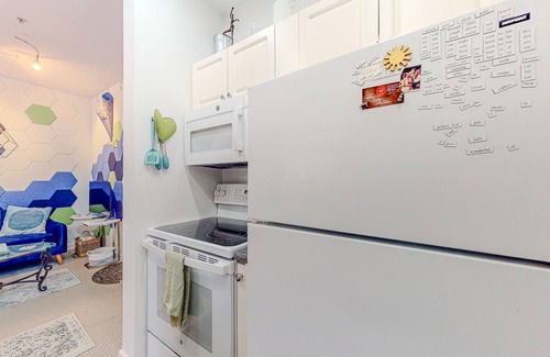 Belltown Apartment | Dog-friendly 5th-floor studio with indoor heated pool, gym, hot tub, & balcony