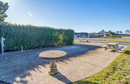 Agate Beach RV Rental | Dog Friendly, Available with 50AMP, 30AMP, Water and Sewer hook up's, WiFi