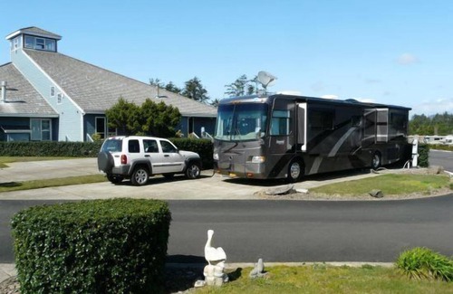 Agate Beach RV Rental | Dog Friendly, Available with 50AMP, 30AMP, Water and Sewer hook up's, WiFi