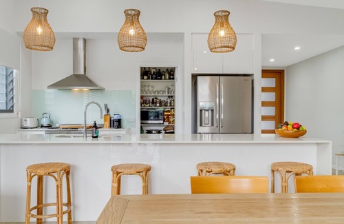 Pottsville House | Dog-Friendly Beach House @ Black Rocks by uHoliday