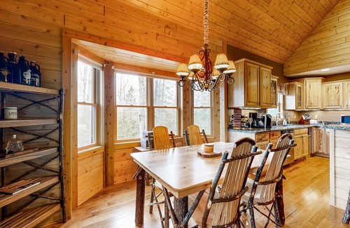 Vanderbilt Cabin | Dog-friendly cabin with a pellet stove, media room, & washer/dryer