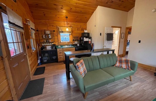 Lodi Cabin | Dog-friendly cabin with hot tub and breakfast delivered daily!