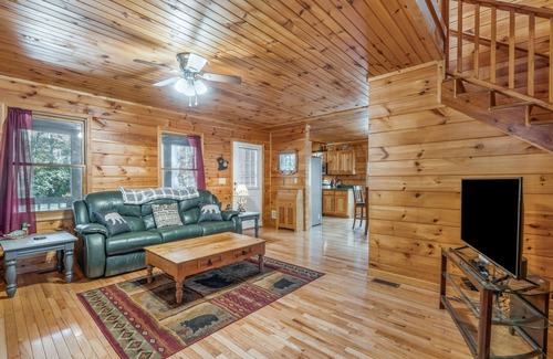 Ellijay Cabin | Dog-friendly cabin with hot tub, 2 fireplaces, game room. washer/dryer & AC