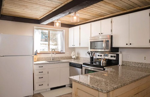 Fraser Condo | Dog-friendly condo close to Winter Park shuttle with pool, hot tub, tennis, gym