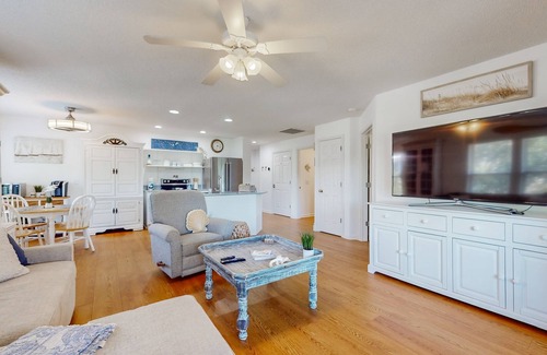 St. James Condo | Dog-friendly condo w/pool, tennis court, & coastal charm for a relaxing getaway