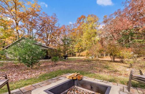 Kendall House | Dog-Friendly Cozy Home with Hot Tub and Lake Access
