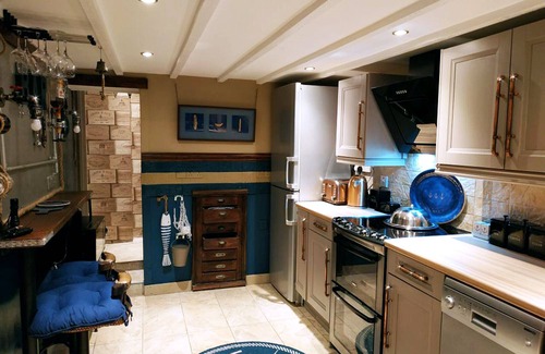 West Looe House | Dog friendly detached Nancecliff Cottage-enclosed garden & ocean view-Cornwall