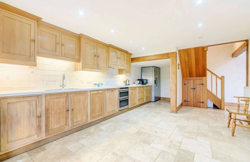 Chedworth Cottage | Dog friendly holiday cottage in the Cotswolds with a hot tub - Owls Roost