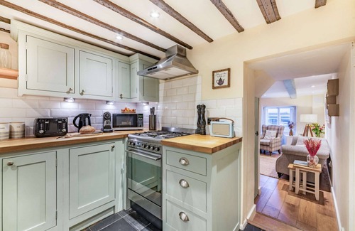 Woodstock Cottage | Dog friendly holiday cottage in the Cotswolds with a tranquil garden - Blenheim Cottage