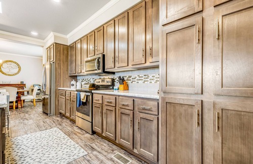 Prescott Valley House | Dog-friendly home & guest house with fenced yard, playground, & washer/dryer