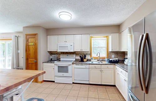 Pocono Summit House | Dog-friendly home with deck, Hot Tub, grill, washer/dryer, & game room