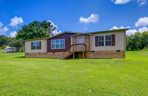 Chilhowie House | Dog-Friendly Home with Mtn Views in Chilhowie!