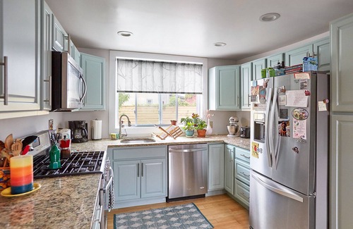 Kingston House | Dog friendly house with fenced yard in Kingston's Midtown Arts District