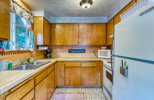 Florence House | Dog-friendly lakefront home w/convenient location & private deck