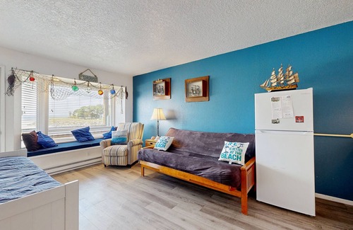 Neskowin Apartment | Dog-friendly oceanfront condo with beach access & Proposal Rock view