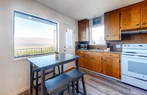 Edgewater Shores Cottage | Dog-friendly oceanfront home with private hot tub & amazing view - walk to beach