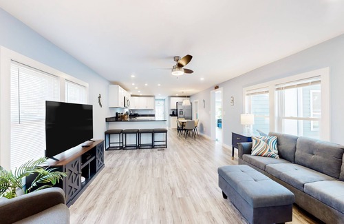 Frankford House | Dog-friendly renovated Plantation Park home with deck, grill, W/D, & AC