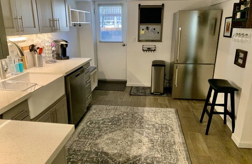North Admiral Apartment | Dog friendly space in West Seattle for up to 4 people.