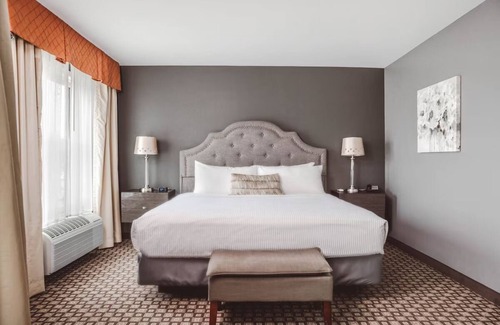 Zion Hotel | Dog-friendly Stay l Evening Fires & Morning Comfort w/Books, Gardens & Buffet