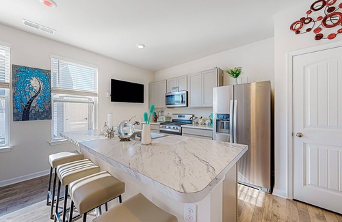 Wyoming House | Dog-friendly townhouse with enclosed backyard, grill, streaming, fireplace, AC