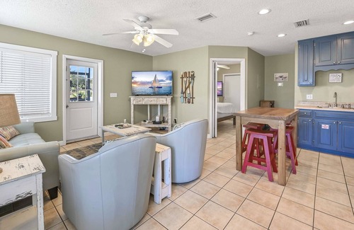 Laguna Beach House | Dog Friendly, Private Pool, Close to the Beach + Free Attraction Tickets!
