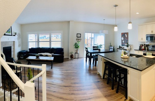 Cochrane House | Dogs are welcome in our family friendly 3 bedroom home