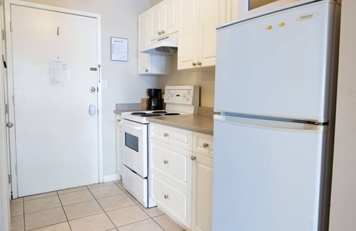 Harrison Hot Springs Apartment | Dogwood Suite | 2 Beds & Walkable to Lake