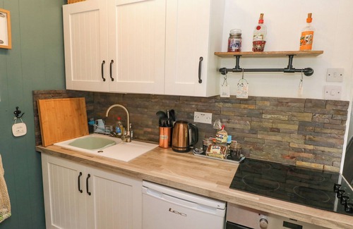 Cenarth Cottage | DOIREWOOD, pet friendly, with pool in Cenarth