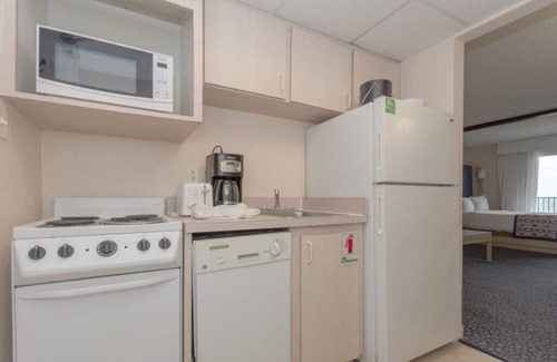 Daytona Beach Shores Apartment | Dolphin Beach Club - Studio Beach Front