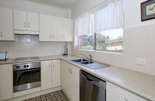Forster Apartment | Dolphin Court 13 - Walk to beaches and town