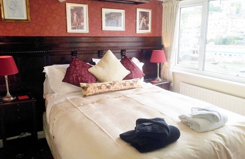 Looe House | Dolphin Guest House