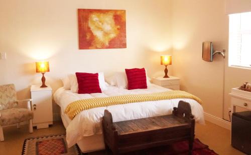 Mouille Point Bed & Breakfast | Dolphin Inn Guesthouse
