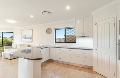 Yamba House | Dolphin Waters | Waterfront Delight