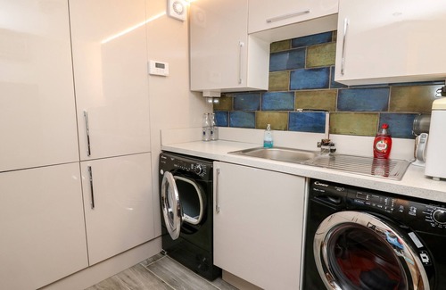 Dinas Cross Cottage | DOLWERN, family friendly, country holiday cottage in Dinas Cross