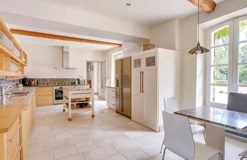 Montagnac Villa | Domaine Art et Vin - Six Bedroom Villa, Sleeps 12