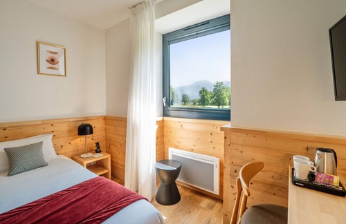 Saint-Quentin-sur-Isere Hotel | Domaine de Charmeil
