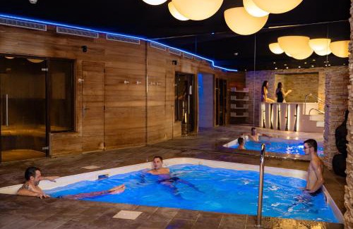 Rouilly-Sacey Hotel | Domaine de la Forêt d'Orient, Logis Hôtel, Restaurant, Spa et Golf