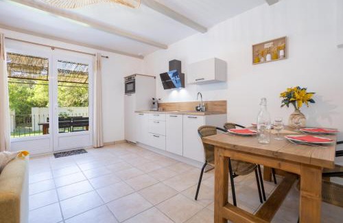 Eyguieres Apartment | Domaine De Meyrol - Gite 2