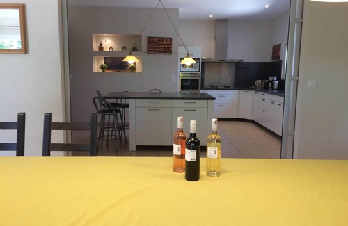 Beaucaire House | DOMAINE DES CHENES TRUFFIERS - IN BETWEEN PROVENCE AND NÎMES AREA