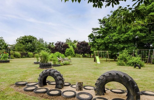 Menesterol Villa | Domaine Des Champs - Eight Bedroom Villa, Sleeps 18