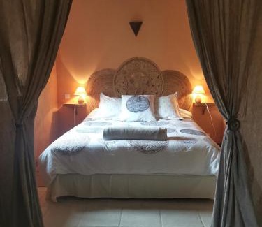 Blot-lʼEglise Bed & Breakfast | Domaine des Maillets