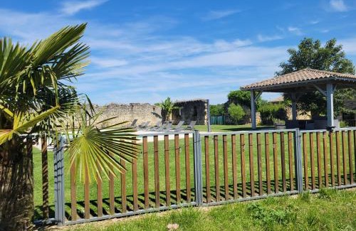 Saint-Caprais-de-Bordeaux House | Domaine de Canteloup au coeur des vignes avec piscine