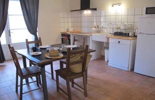 Fabrezan Apartment | Domaine Paul Huc, upscale apartment in the heart of Corbières