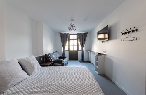 Teloche Bed & Breakfast | Domaine up to 32p, Le Mans 24-hour racetrack, next to Mulsanne bend