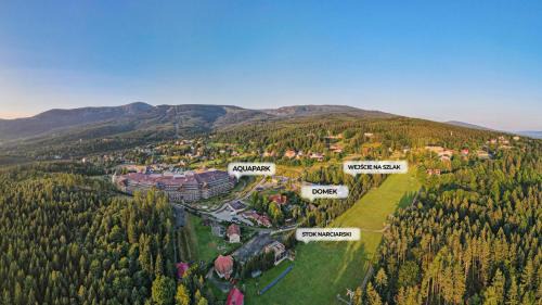 Bierutowice Ski Chalet | Domek Góralski przyjazny zwierzętom - ogrodzony - Blisko szlaków i aquaparku - z prywatną sauną, ogrodem