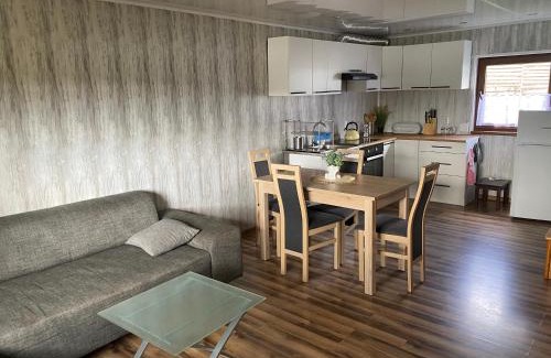 Pobiedziska Cabin | Domek letniskowy nad jeziorem w Stęszewku