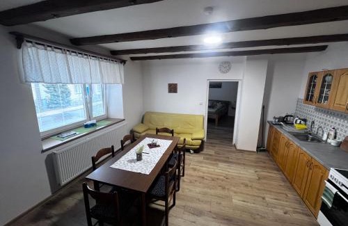 Dobrinsko House | Domek na růžku celá chalupa